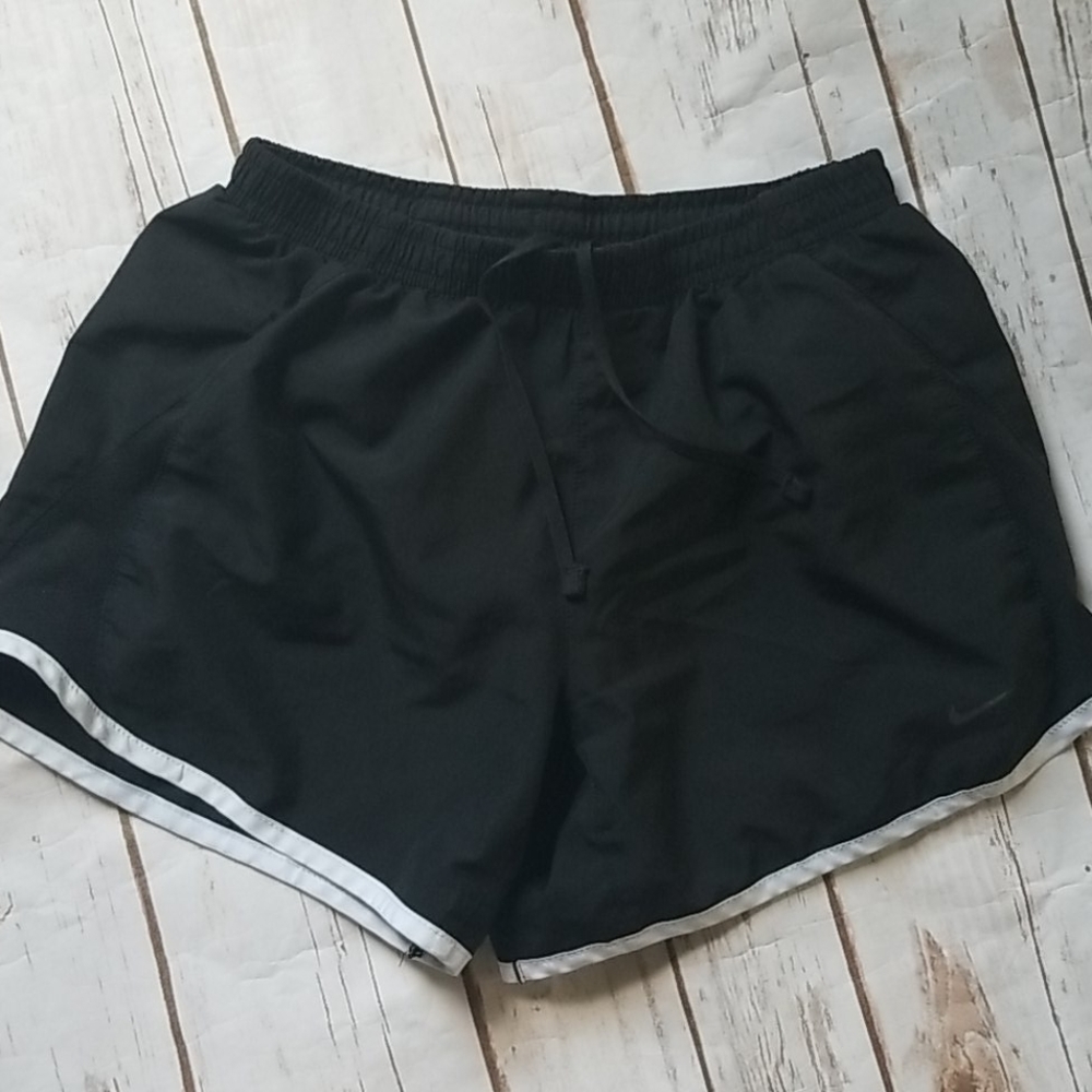 Girls nike shorts. Size Large.